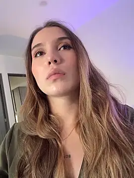 Snapshot of SophieRaily_ chatting on 1, 10, 2025 SophieRaily online show from 1, 10, 2025