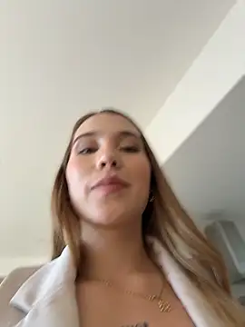 SophieRaily  online show from 7, 1, 2026