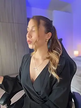 SophieRaily  online show from 9, 1, 2026