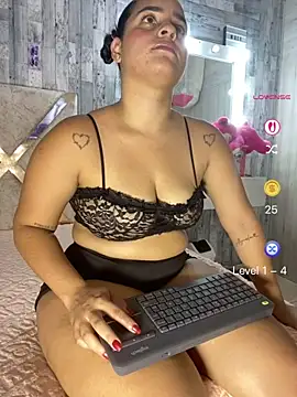 Snapshot of Violetrousse chatting on 3, 5, 2026 Violetrousse online show from 3, 5, 2026
