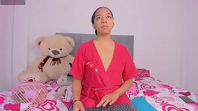 NAHOMI MILLER online show from 4, 1, 2025