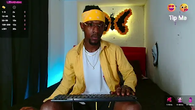 Snapshot of Aroonpapisex chatting on 10, 4, 2026 Aroonpapisex online show from 10, 4, 2026