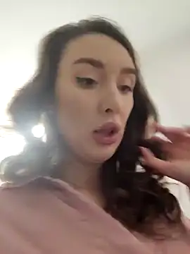 Snapshot of LeylaGracey chatting on 4, 2, 2025 LeylaGracey online show from 4, 2, 2025