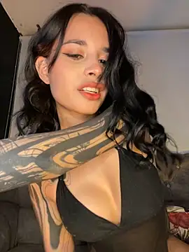 Snapshot of alessia_iris19 chatting on 28, 9, 2025 alessia iris19 online show from 28, 9, 2025