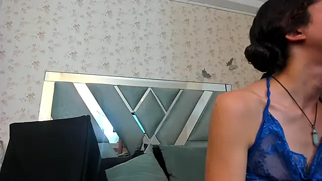 Queenjenn   online show from 11, 12, 2024