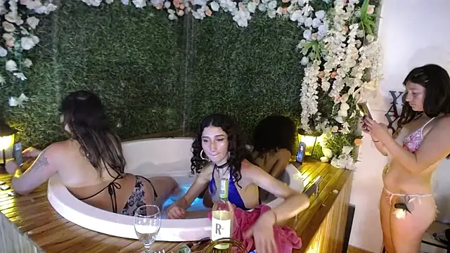 Queenjenn   online show from 14, 1, 2025