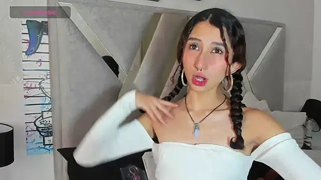 Queenjenn   online show from 25, 1, 2025