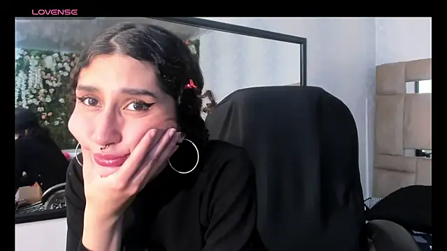 Queenjenn   online show from 13, 2, 2025