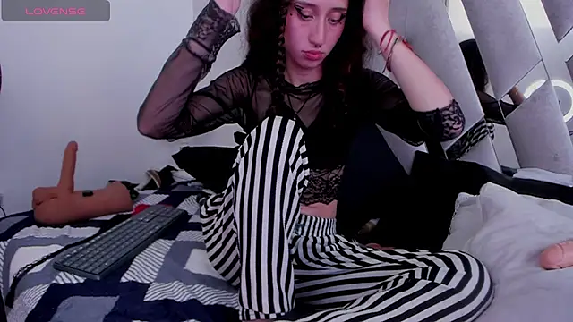 Queenjenn   online show from 12, 3, 2025