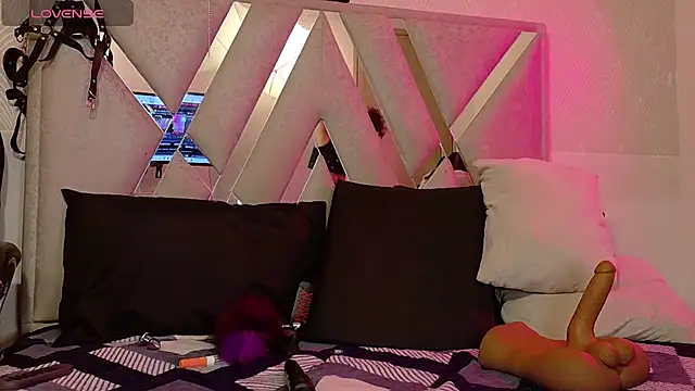 Snapshot of Queenjenn__ chatting on 6, 3, 2026 Queenjenn online show from 6, 3, 2026