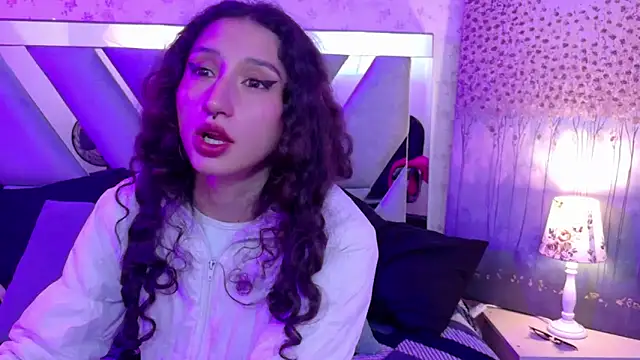 Snapshot of Queenjenn__ chatting on 22, 4, 2026 Queenjenn online show from 22, 4, 2026