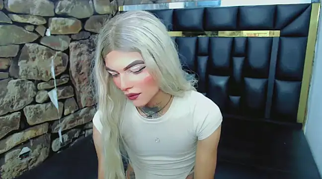 Luna and valery online show from 25, 1, 2025