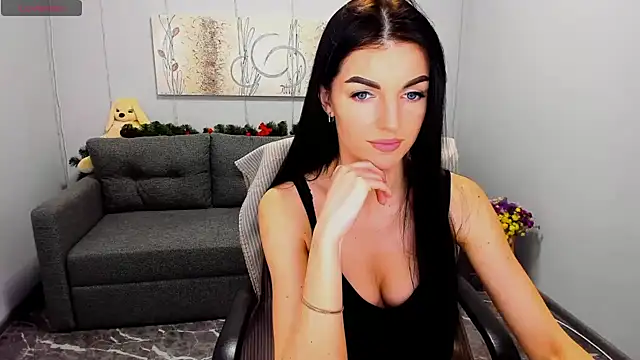 Angelina Clarks online show from 5, 1, 2025