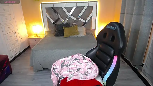 Kate Laurence  online show from 8, 2, 2025