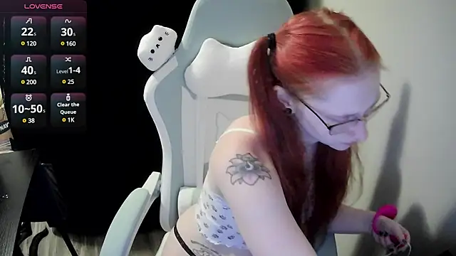 LilyFoxxx online show from 16, 12, 2024