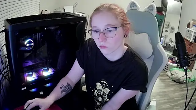 LilyFoxxx online show from 13, 10, 2025