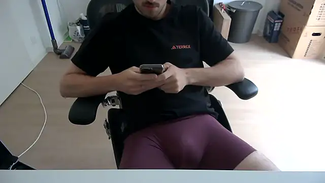 Snapshot of taallguyy_196 chatting on 10, 6, 2026 taallguyy 196 online show from 10, 6, 2026