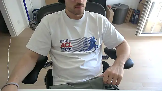 Snapshot of taallguyy_196 chatting on 24, 6, 2026 taallguyy 196 online show from 24, 6, 2026