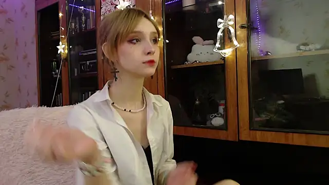 Snapshot of cloudgirrl chatting on 9, 1, 2025 cloudgirrl online show from 9, 1, 2025