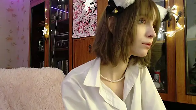 Snapshot of cloudgirrl chatting on 12, 1, 2025 cloudgirrl online show from 12, 1, 2025