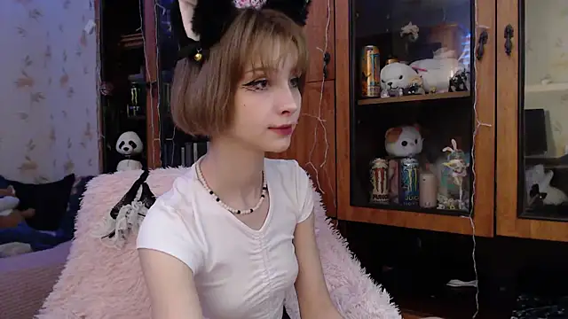 Snapshot of cloudgirrl chatting on 15, 2, 2025 cloudgirrl online show from 15, 2, 2025