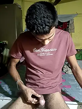 Skinny Bigass 23 online show from 5, 3, 2025