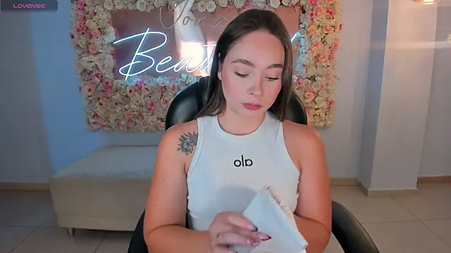 AlinaKravitz online show from 14, 4, 2026