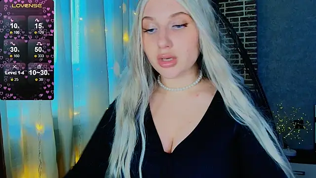 Evacadooo online show from 12, 11, 2025