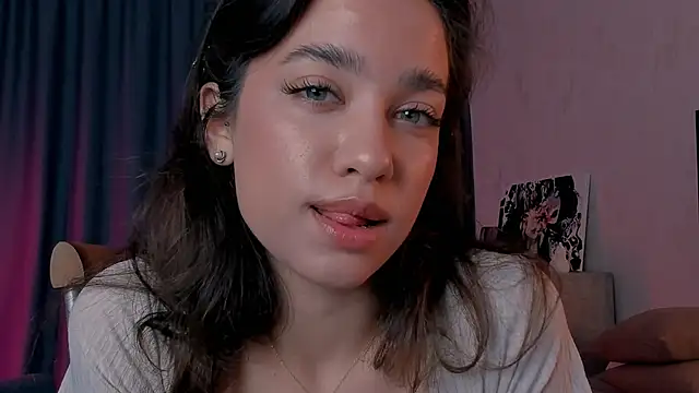 Snapshot of EmeliaReaper chatting on 14, 10, 2025 EmeliaReaper online show from 14, 10, 2025