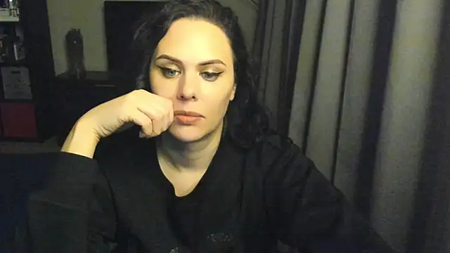 MollyCheiz online show from 28, 1, 2025