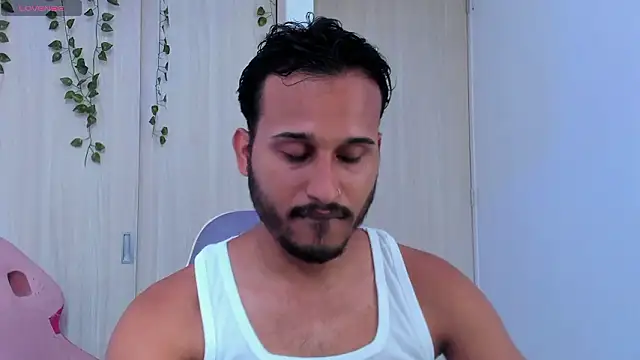 Raf brunette online show from 27, 3, 2026