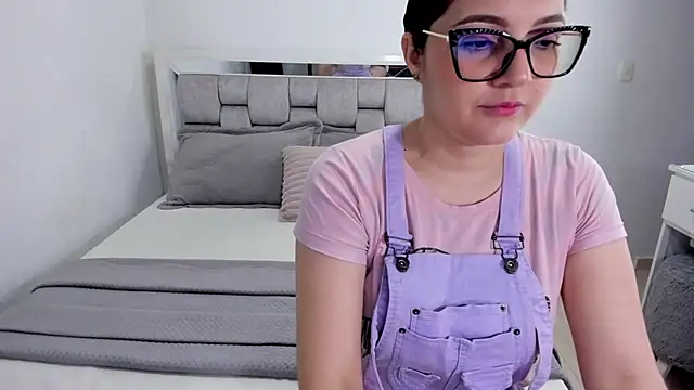 Camilaa bueno online show from 13, 7, 2026