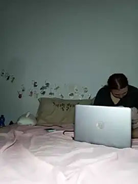Snapshot of ella_grays chatting on 5, 6, 2026 ella grays online show from 5, 6, 2026