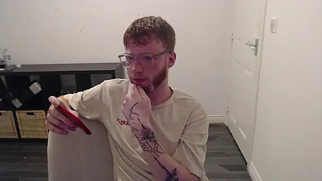 PrettyGinger online show from 4, 12, 2024