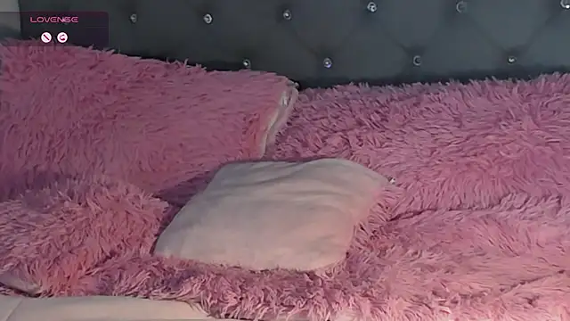 Snapshot of Miah_hilton2 chatting on 4, 2, 2025 Miah hilton2 online show from 4, 2, 2025