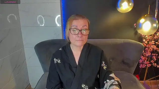 Snapshot of AlexandraKind chatting on 2, 2, 2025 AlexandraKind online show from 2, 2, 2025