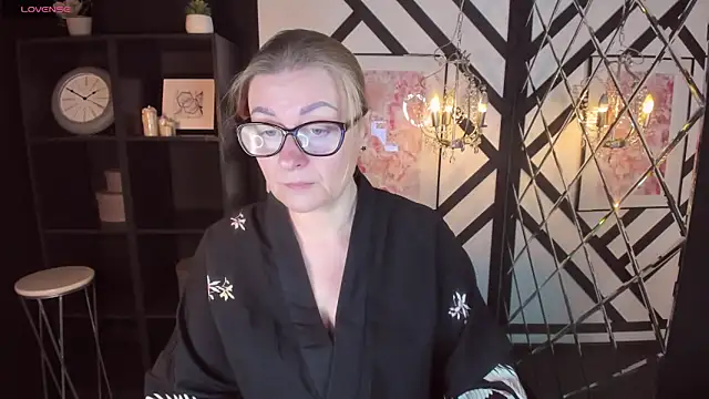 Snapshot of AlexandraKind chatting on 5, 2, 2025 AlexandraKind online show from 5, 2, 2025