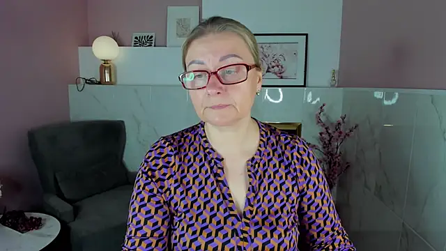 Snapshot of AlexandraKind chatting on 11, 10, 2025 AlexandraKind online show from 11, 10, 2025