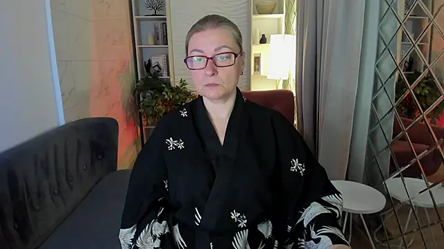 Snapshot of AlexandraKind chatting on 6, 11, 2025 AlexandraKind online show from 6, 11, 2025