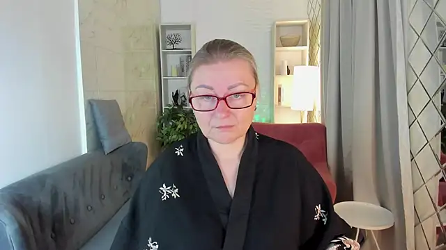 Snapshot of AlexandraKind chatting on 9, 11, 2025 AlexandraKind online show from 9, 11, 2025