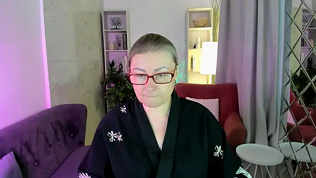 Snapshot of AlexandraKind chatting on 11, 11, 2025 AlexandraKind online show from 11, 11, 2025