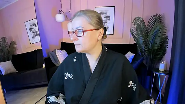 Snapshot of AlexandraKind chatting on 19, 11, 2025 AlexandraKind online show from 19, 11, 2025