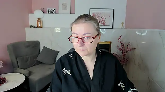 Snapshot of AlexandraKind chatting on 2, 12, 2025 AlexandraKind online show from 2, 12, 2025