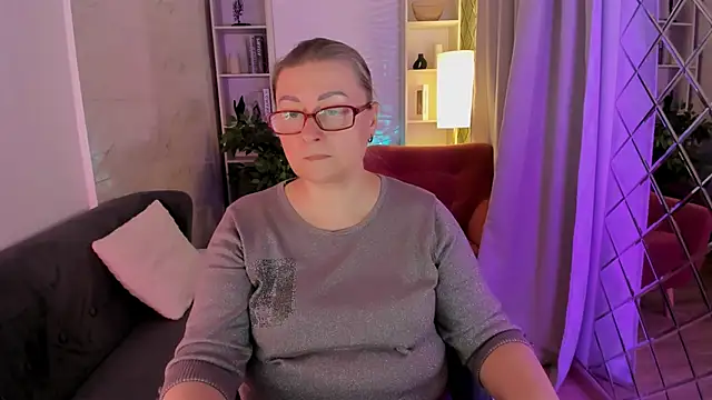 Snapshot of AlexandraKind chatting on 4, 12, 2025 AlexandraKind online show from 4, 12, 2025