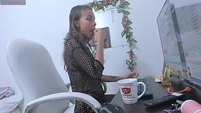 Snapshot of lulu_25_ chatting on 31, 12, 2024 lulu 25 online show from 31, 12, 2024