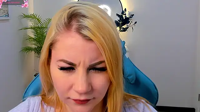 Snapshot of Ver_0nika chatting on 3, 12, 2024 Ver 0nika online show from 3, 12, 2024