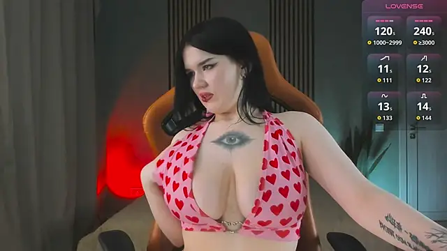 Snapshot of MeganFoxy11 chatting on 24, 11, 2025 MeganFoxy11 online show from 24, 11, 2025