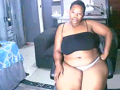 Snapshot of curvyloneah75 chatting on 10, 12, 2024 curvyloneah75 online show from 10, 12, 2024
