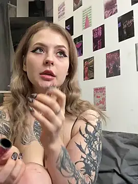 Snapshot of LinaQik chatting on 22, 1, 2025 LinaQik online show from 22, 1, 2025