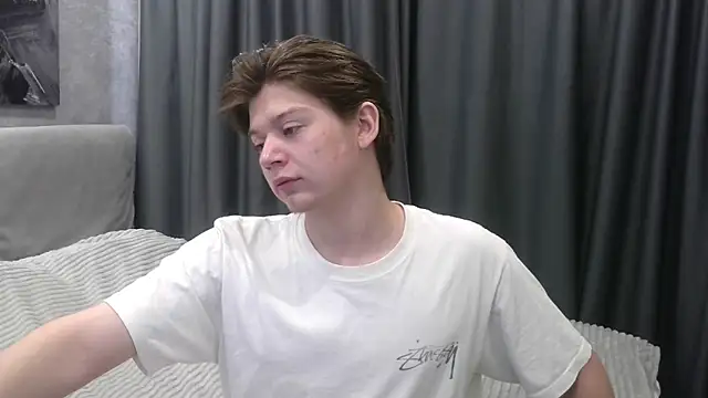 Snapshot of W_N_G_S chatting on 8, 10, 2025 W N G S online show from 8, 10, 2025